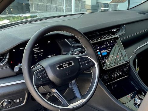 New 2025 Jeep Grand Cherokee Laredo w/ Luxury Tech Group I image 11