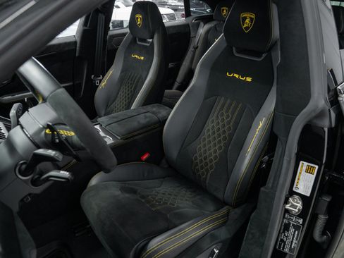 Used 2023 Lamborghini Urus Performante AWD/4WD image 22