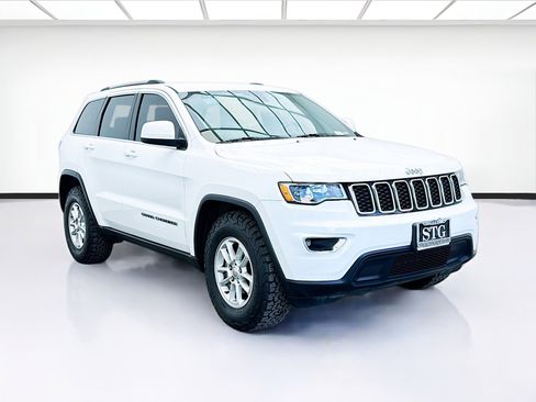 Used 2019 Jeep Grand Cherokee Laredo image 3