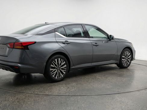 Used 2025 Nissan Altima 2.5 SV FWD image 9