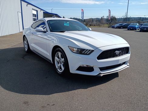 Used 2016 Ford Mustang Coupe image 10