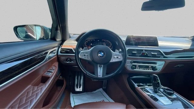Used 2022 BMW 750i xDrive w/ Autobahn Package AWD/4WD image 11
