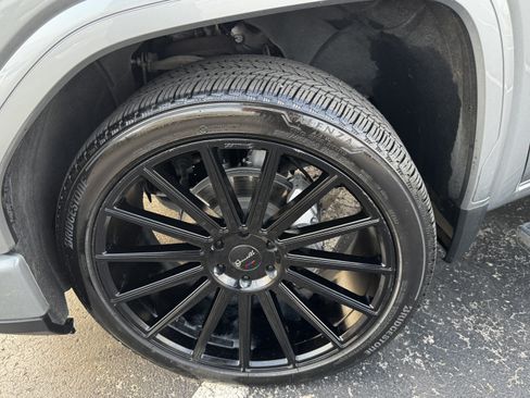 Used 2025 GMC Sierra 1500 Denali AWD/4WD image 9
