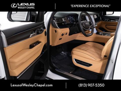 Used 2024 Jeep Grand Wagoneer Series III w/ Quick Order Packagew 28T AWD/4WD image 18