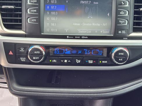 Used 2019 Toyota Highlander SE FWD image 31