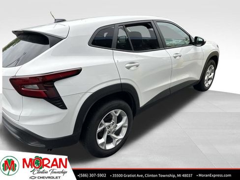 Certified 2025 Chevrolet Trax LS w/ LS Convenience Package FWD image 4