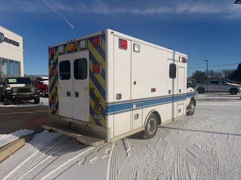 Used 2017 Ford E-450 and Econoline 450 Super Duty w/ Ambulance Prep Package image 3