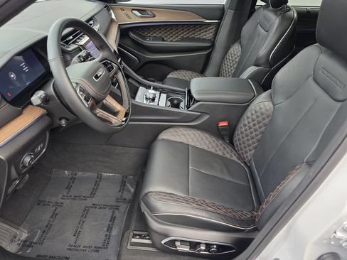 Used 2025 Jeep Grand Cherokee Summit w/ Obsidian Package AWD/4WD image 9