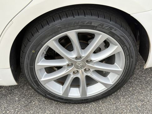 Used 2013 Toyota Avalon Limited image 30