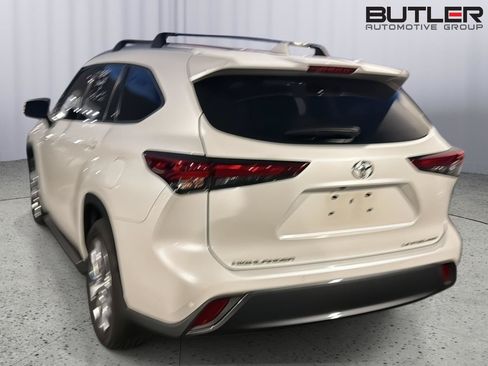 Used 2022 Toyota Highlander Limited AWD/4WD image 7