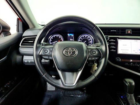 Used 2019 Toyota Camry SE image 14