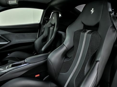 Used 2018 Ferrari 812 Superfast RWD image 22