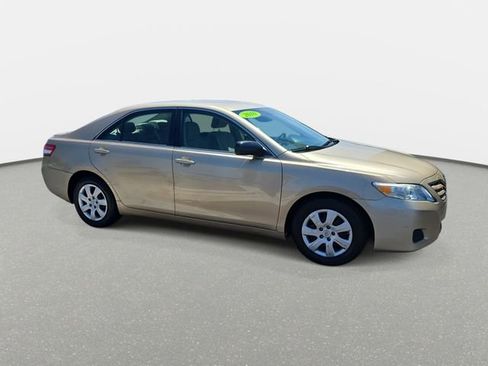 Used 2010 Toyota Camry LE FWD image 4