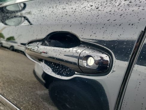 Used 2019 Toyota Highlander XLE AWD/4WD image 6