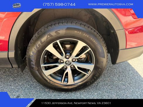 Used 2017 Toyota RAV4 LE FWD image 5