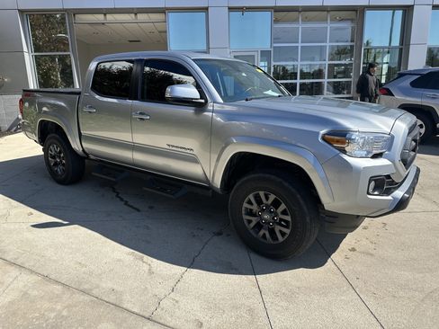 Used 2023 Toyota Tacoma SR5 w/ Technology Package AWD/4WD image 2