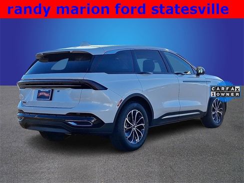 Used 2025 Lincoln Nautilus Premier w/ Equipment Group 102A image 4