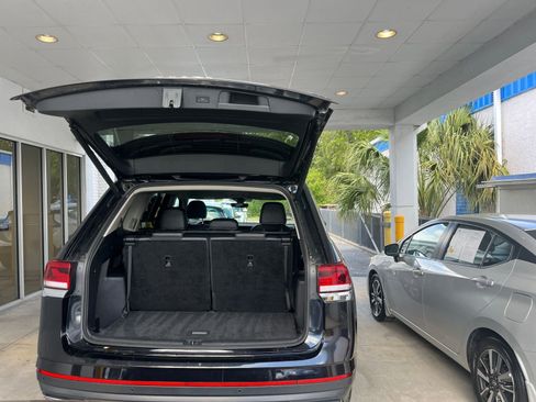 Used 2025 Volkswagen Atlas SE image 34