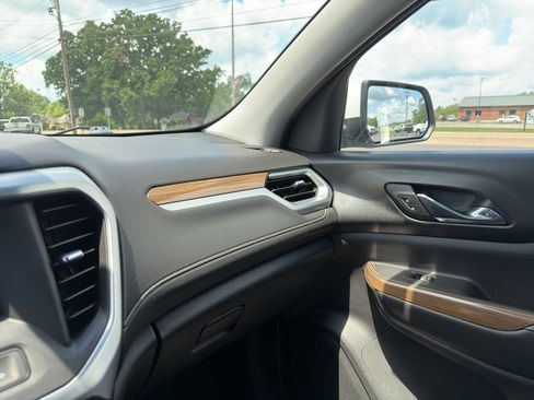 Used 2018 GMC Acadia SLE FWD image 26