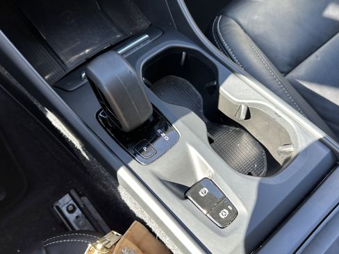 Used 2022 Volvo XC40 T5 Momentum w/ Premium Package image 27