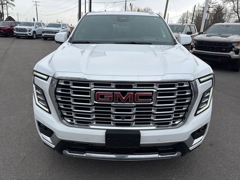 Used 2025 GMC Yukon Denali w/ Denali Reserve Package image 8