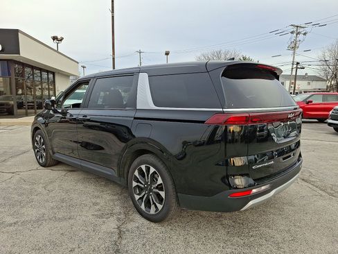 Used 2022 Kia Carnival EX image 5