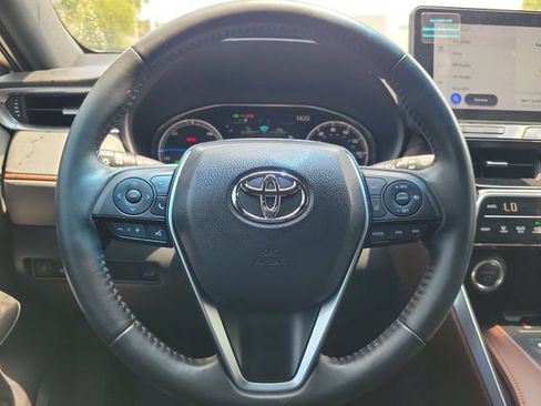 Used 2024 Toyota Venza XLE AWD/4WD image 13