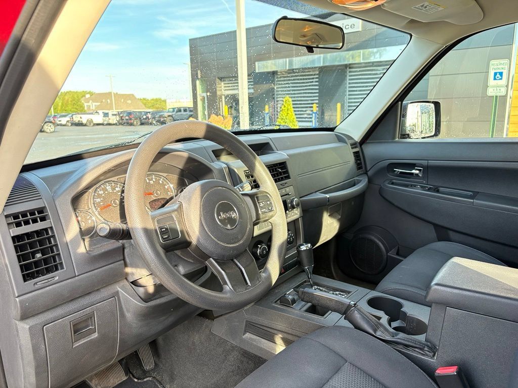 Used 2012 Jeep Liberty Sport AWD/4WD image 18