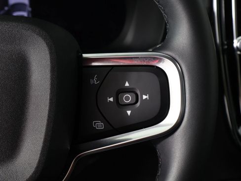 Certified 2025 Volvo XC40 B5 Plus AWD/4WD image 11