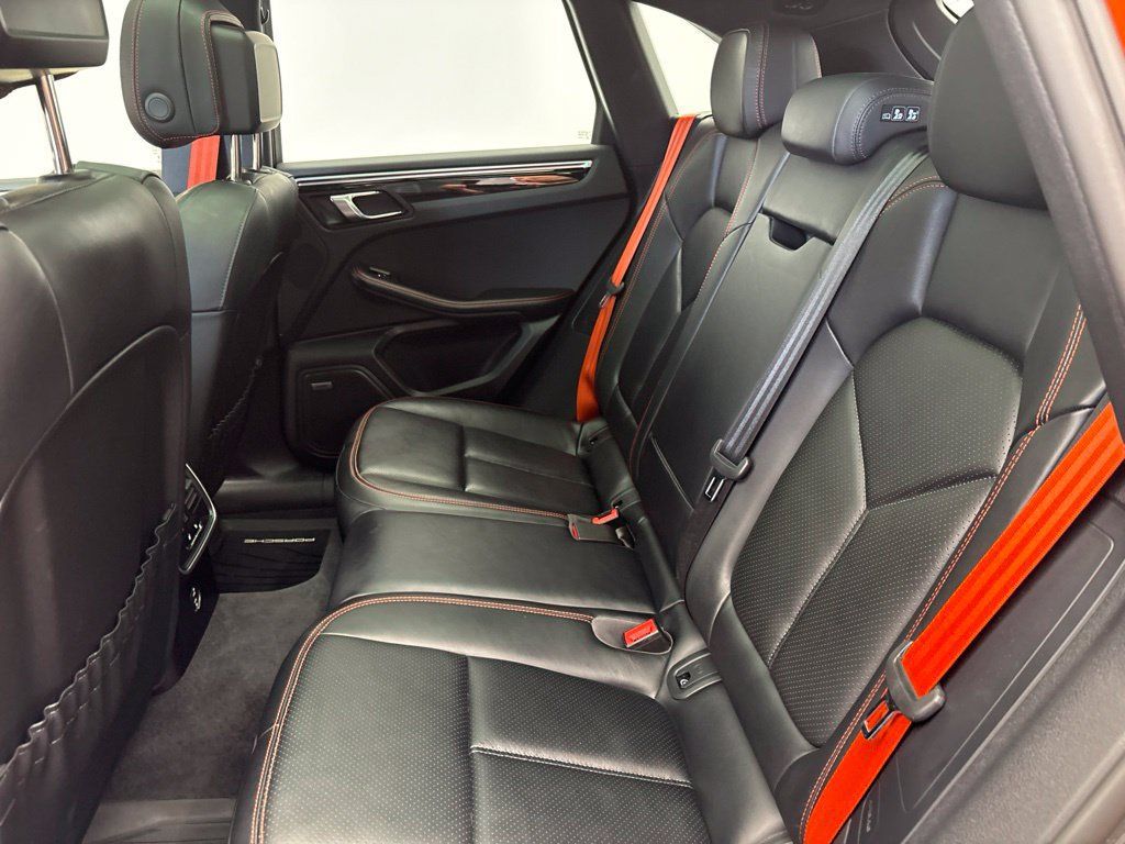 Certified 2024 Porsche Macan AWD/4WD image 20