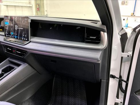 New 2026 Volkswagen Tiguan SE R-Line image 28