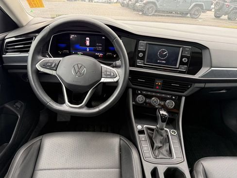 Used 2022 Volkswagen Jetta SE FWD image 8