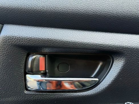 Used 2013 Subaru Crosstrek 2.0i Premium image 17