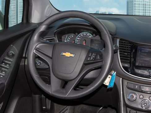 Used 2020 Chevrolet Trax LS image 19