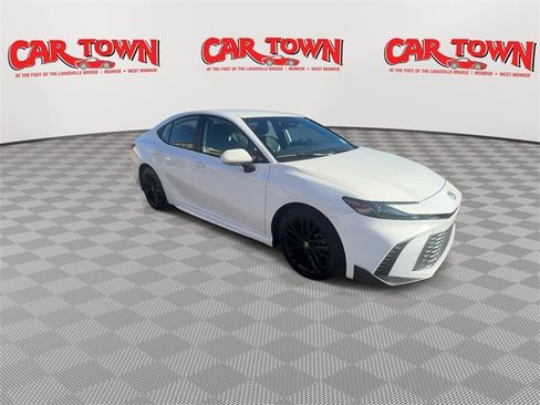Used 2025 Toyota Camry Hybrid image 2
