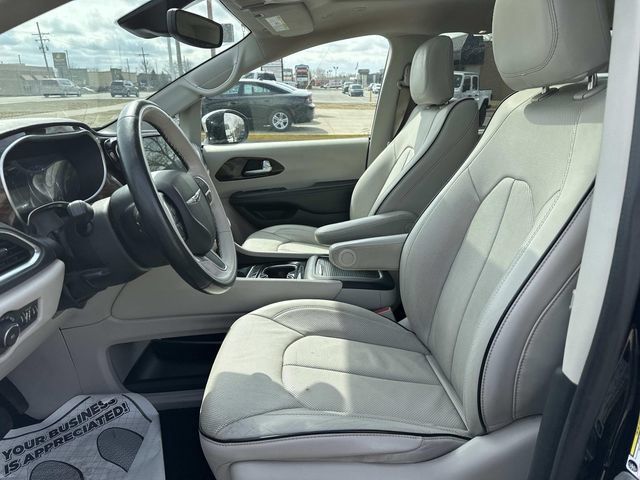 Used 2021 Chrysler Pacifica Limited AWD/4WD image 10