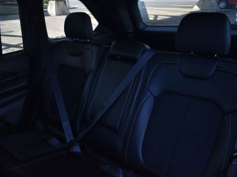 Used 2025 Jeep Grand Cherokee Altitude AWD/4WD image 16