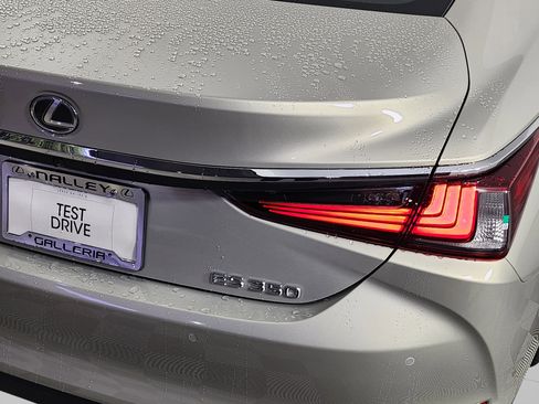 New 2025 Lexus ES 350 w/ Premium Package image 9