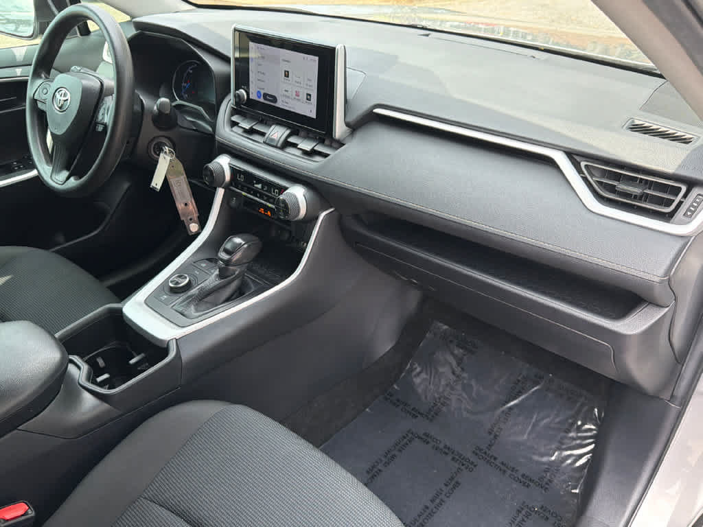 Used 2024 Toyota RAV4 LE AWD/4WD image 13