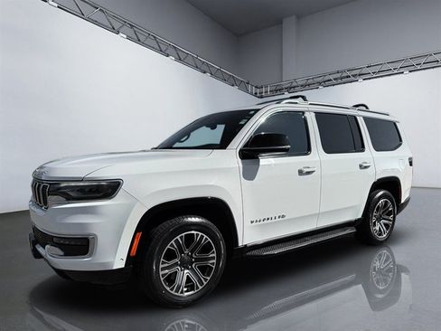 Used 2023 Jeep Wagoneer 4WD w/ Premium Group I image 11