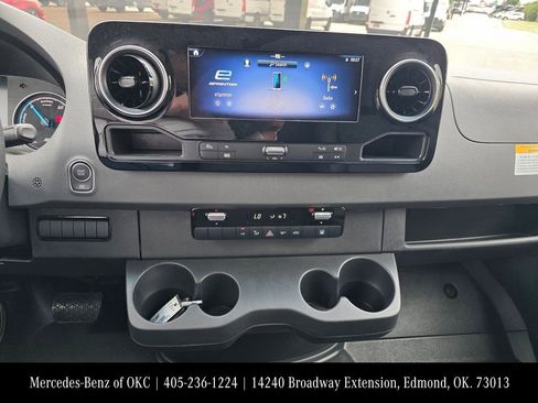 Used 2024 Mercedes-Benz eSprinter 170 Cargo image 12
