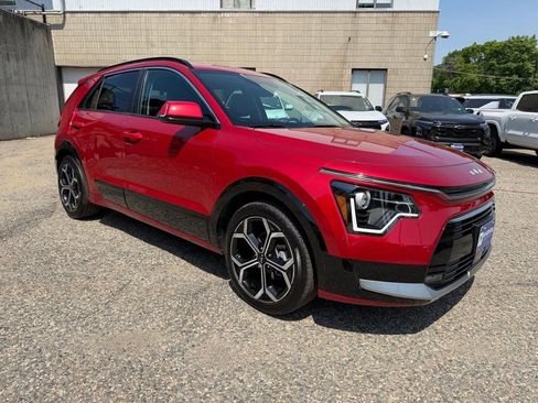 Used 2023 Kia Niro EX Touring FWD image 8