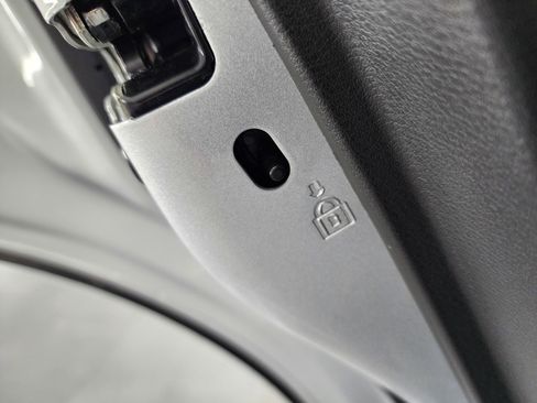 Used 2023 Nissan Rogue SV image 36