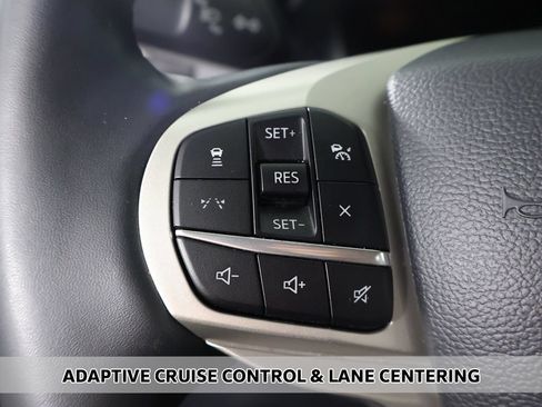 Used 2025 Ford Explorer Active w/ Active Comfort Package AWD/4WD image 3