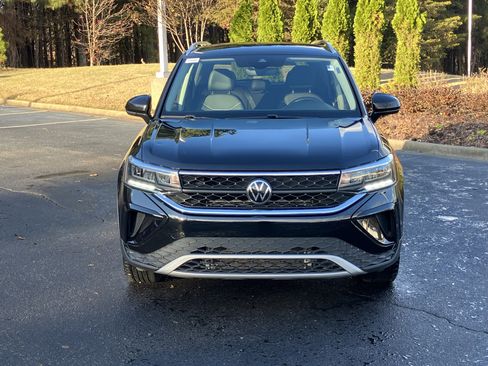 Used 2024 Volkswagen Taos SE image 3