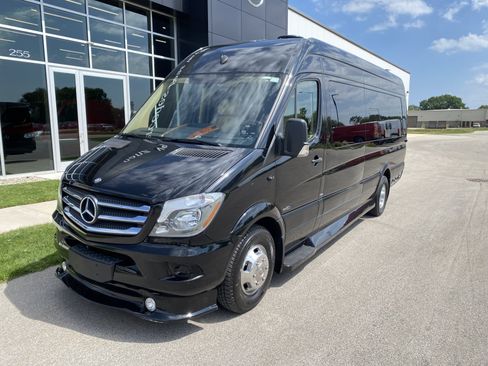 Used 2015 Mercedes-Benz Sprinter 3500 image 2