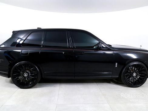 Certified 2022 Rolls-Royce Cullinan w/ Dark Exterior Package image 10