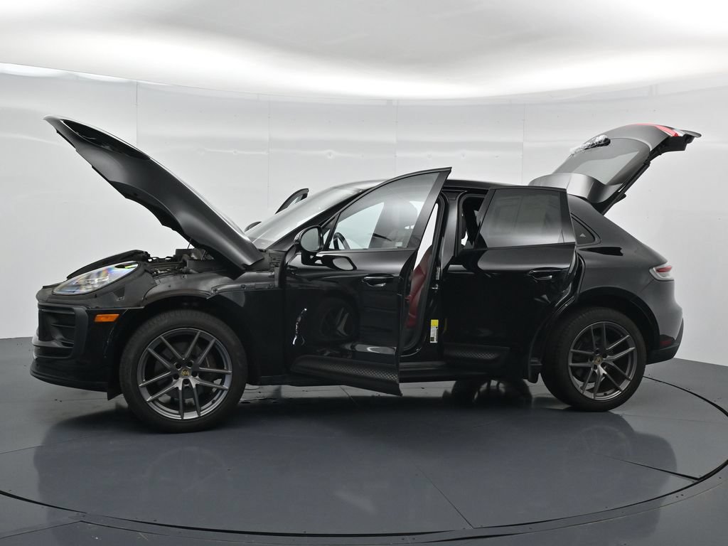Certified 2023 Porsche Macan AWD/4WD image 19