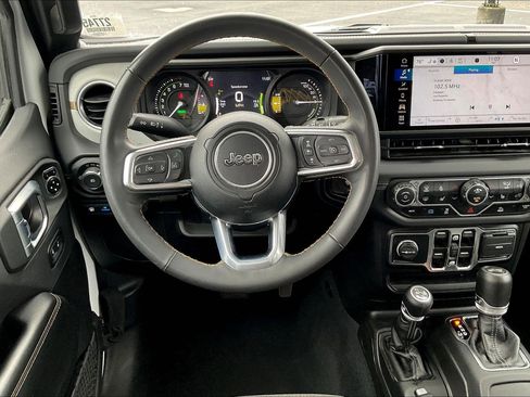 Used 2024 Jeep Wrangler Unlimited Sahara image 5