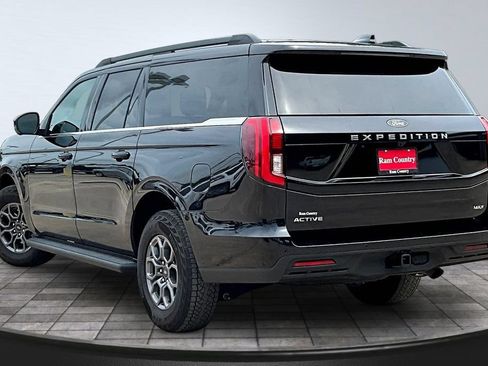 Used 2025 Ford Expedition Max Active RWD image 5